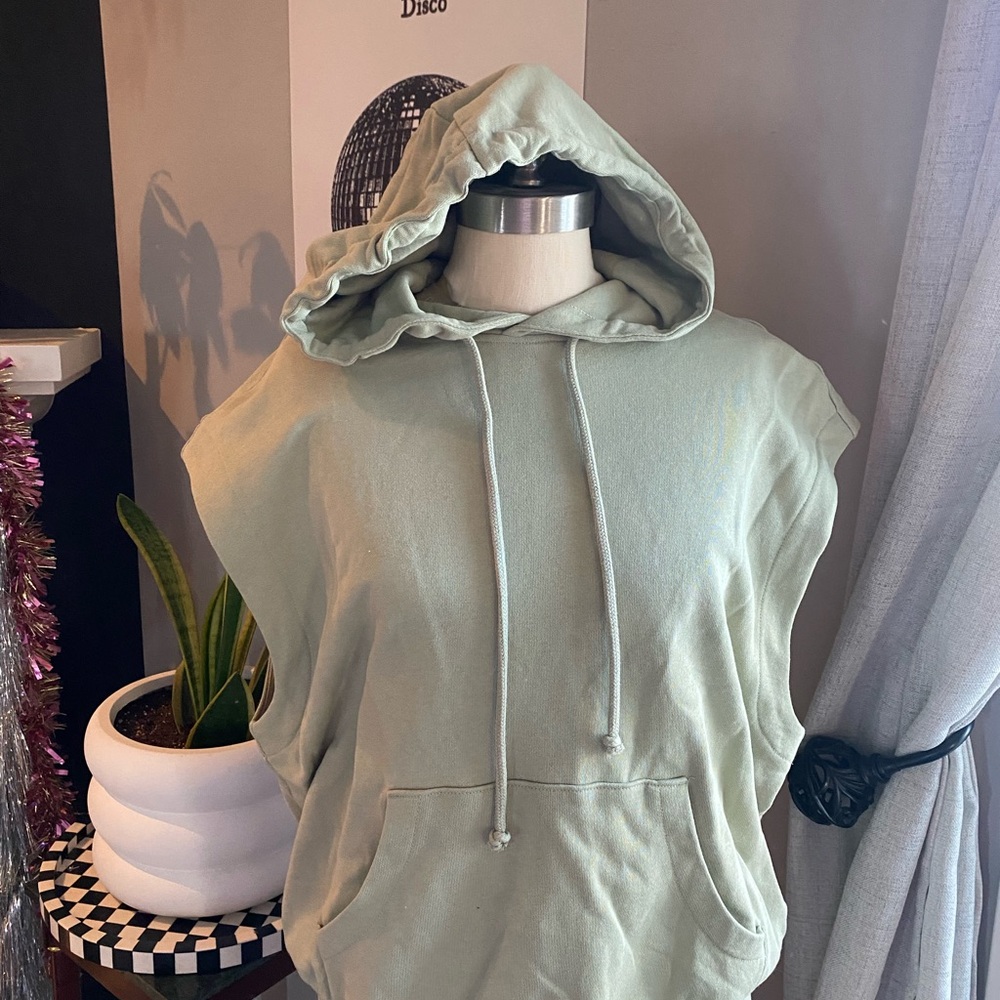 Cozy Green Hooded Sleeveless Sweatshirt